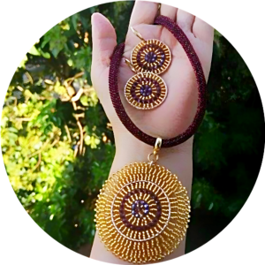 aretes collares tejidos a mano