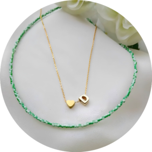 Collar Choker y Cadena de Letra en material Acero y Mostacilla